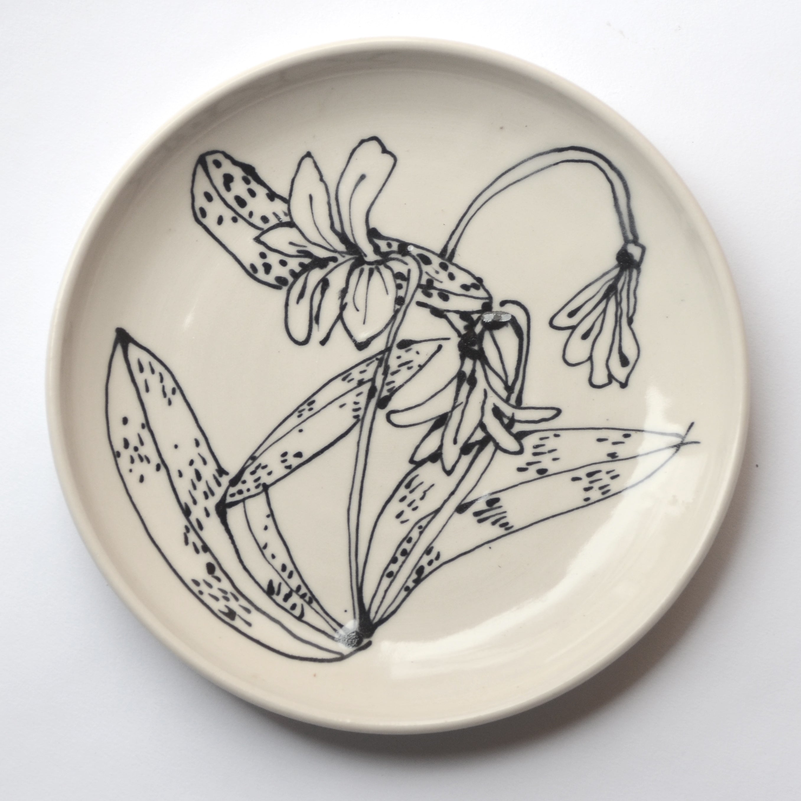 Native Wildflower Dessert Plate - Trout Lily